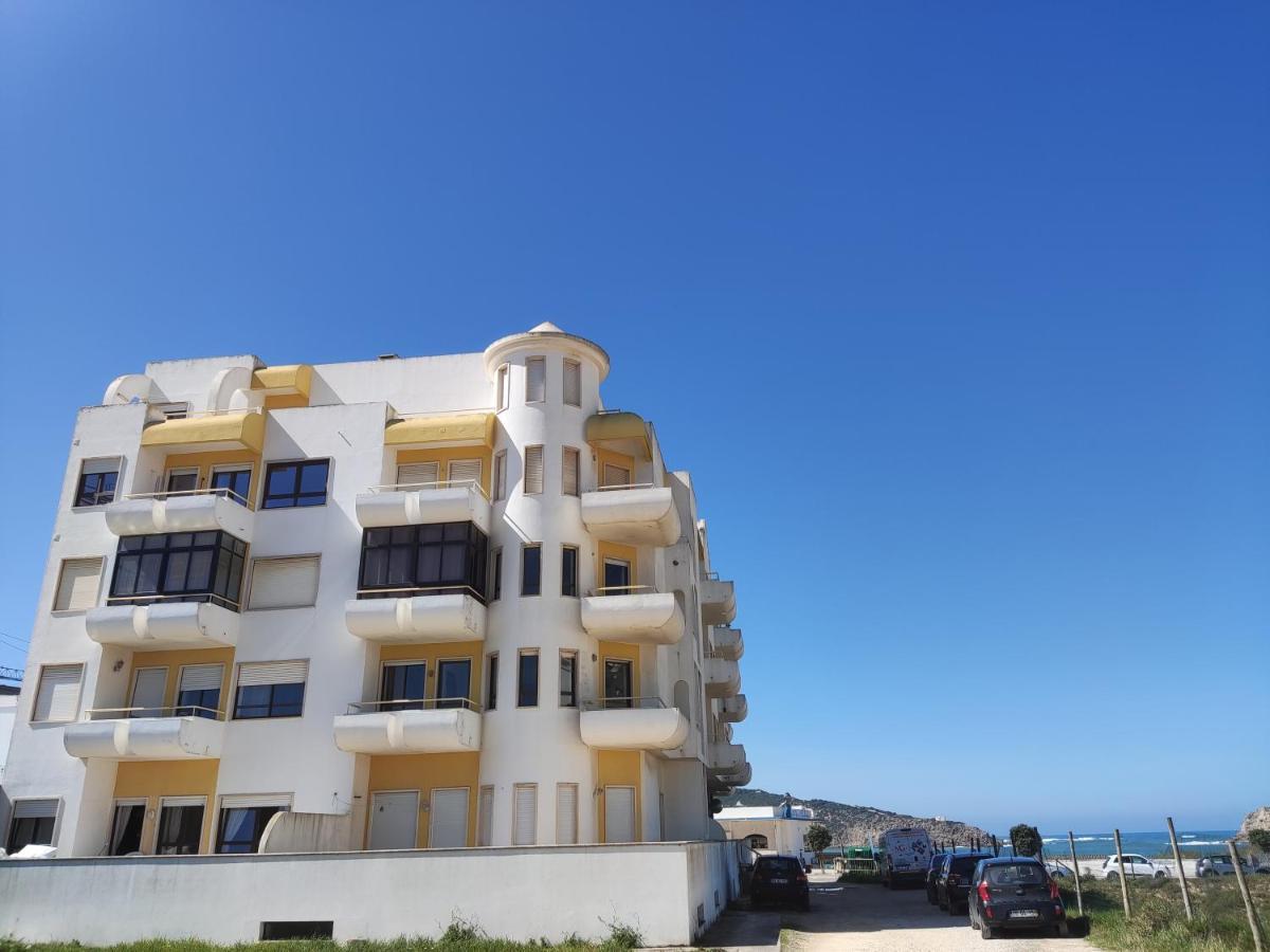 By The Beach! With Large Balcony! Apartment *